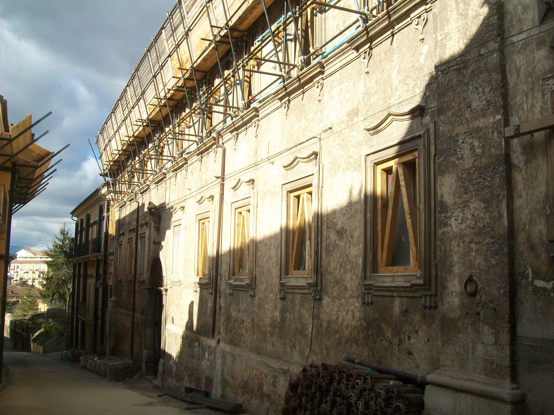 [Nome edificio] prima dell'intervento di restauro post-sisma — [Comune] — Impresa Cingoli